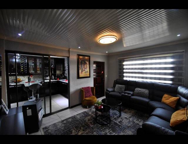 4 BEDROOM HOUSE FOR SALE IN DAWN PARK